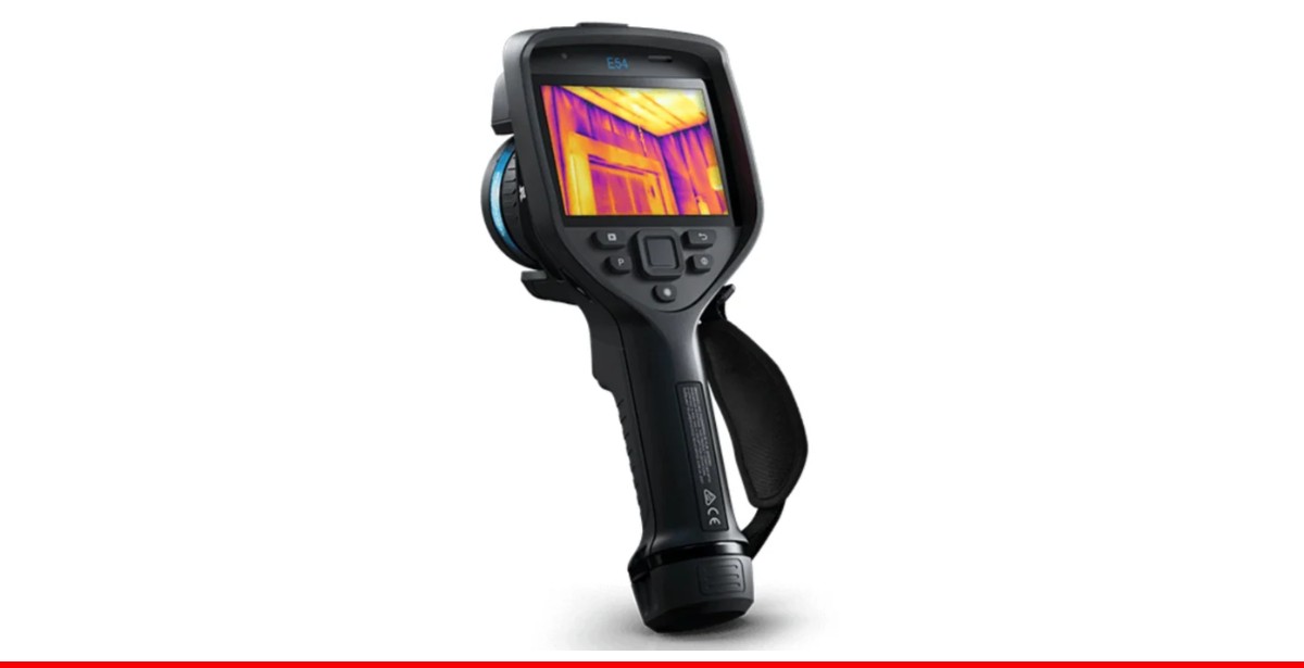 Handheld thermal imaging camera displaying an infrared image